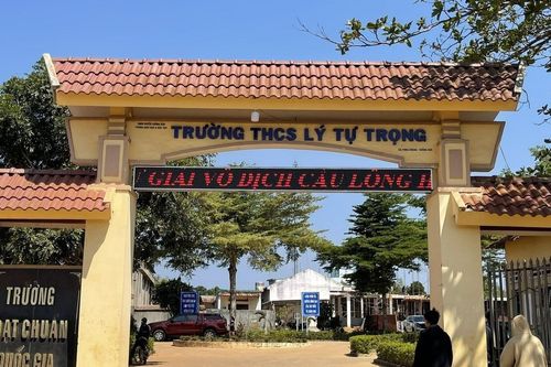 Hiệu trưởng bỏ lịch dạy dù được phân công theo quy định