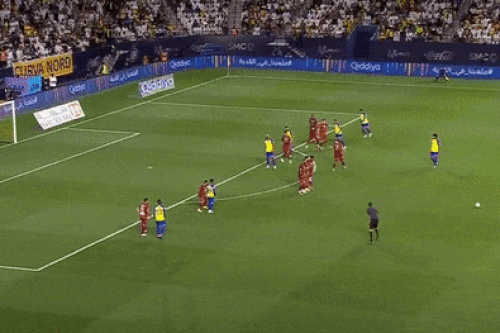 Ronaldo dùng kỹ thuật đặc biệt khi lập siêu phẩm đá phạt
