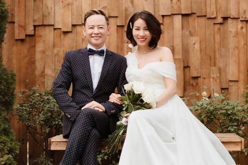 Diễn viên Tùng Dương hồi hộp, liên tục nói vấp trong lễ cưới lần bốn