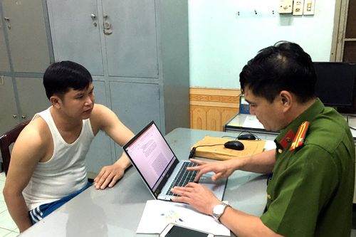 Khởi tố đối tượng dùng xăng khống chế cháu bé 4 tuổi đòi nợ tại Đồng Nai