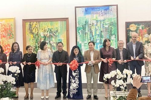 Cuộc viễn du về sắc màu của hai nữ họa sĩ Việt Nam và Hàn Quốc