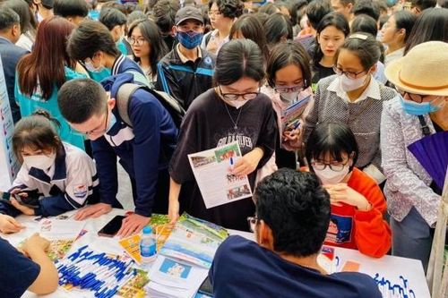 Phụ huynh kêu toán phổ thông quá khó, chuyên gia mỗi người một ý