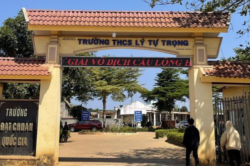 Hiệu trưởng bỏ lịch dạy dù được phân công theo quy định