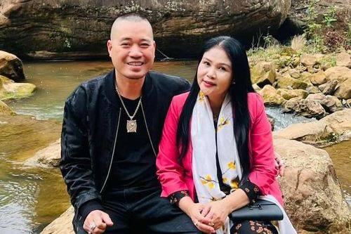 NSND Thanh Ngoan hạnh phúc bên chồng trẻ, Thanh Thanh Hiền thảnh thơi ngắm hoa