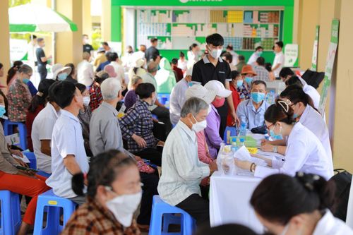 Khám bệnh, phát thuốc miễn phí cho hàng trăm bà con huyện Châu Đức, Bà Rịa - Vũng Tàu