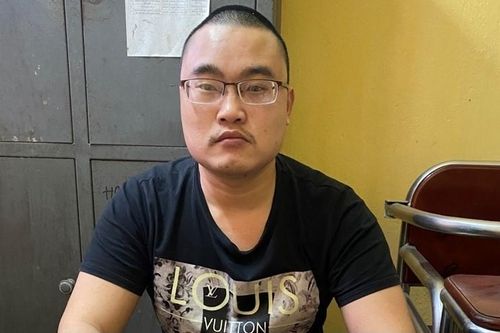 Bắt đối tượng lừa đảo chuyên tráo hàng đặt mua qua mạng
