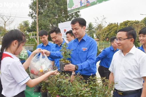 Sôi nổi các hoạt động ngày 'Chủ nhật xanh' toàn quốc tại Nghệ An