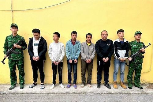 Bắt giữ nhóm đối tượng đưa người nhập cảnh trái phép vào Việt Nam
