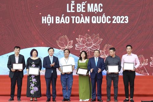 Báo chí: Đổi mới mạnh mẽ để phát huy vai trò của sức mạnh thông tin