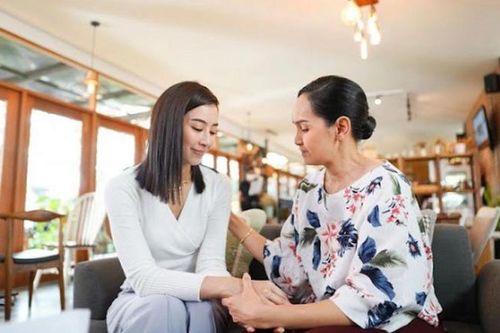 Suốt 13 năm, tháng nào mẹ chồng cũng gọi điện xin tôi đúng 1 triệu