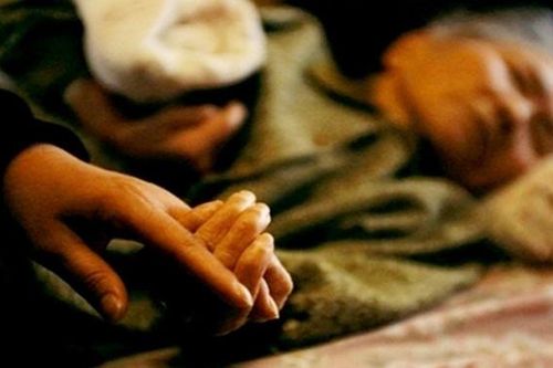 Tôi nghẹn ngào khi chồng nói lý do muốn được chăm sóc mẹ vợ