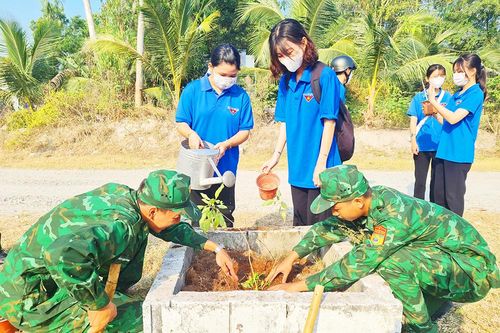 Ra quân thực hiện 'Ngày Chủ nhật xanh' tại huyện Tịnh Biên