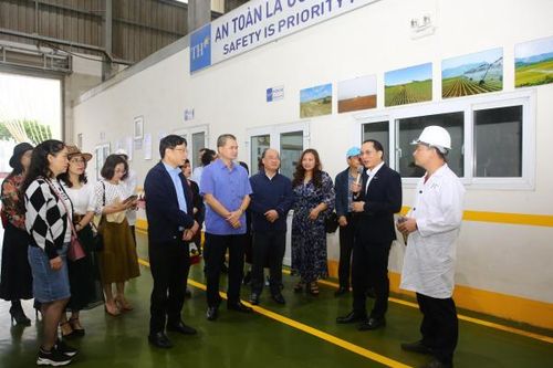Đoàn công tác Báo CAND tham quan thực tế tại Tập đoàn TH