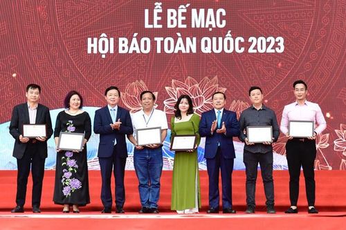 Hội Nhà báo thành phố Hà Nội đoạt giải C trưng bày Tết ấn tượng tại Hội Báo toàn quốc 2023