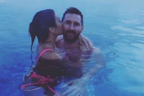 Động thái của vợ Messi khi chồng bị la ó
