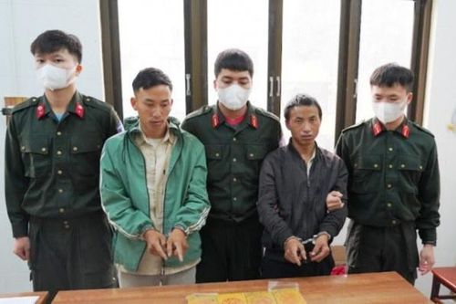 Bao tải dứa có chăn bông cuộn thêm 10 bánh heroin