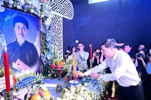 Đông đảo văn nghệ sĩ tưởng niệm Nghệ sĩ Nhân dân Diệp Lang