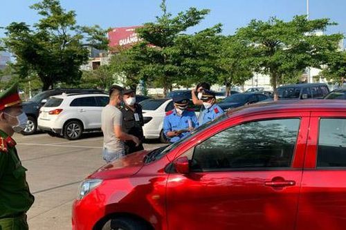 Đà Nẵng, tài xế xe dù chặt chém du khách, chủ xe bị phạt 11 triệu đồng