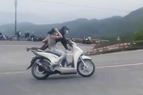 Điều tra, xử lý đôi nam nữ làm 'xiếc' bằng xe SH trên đèo Hải Vân