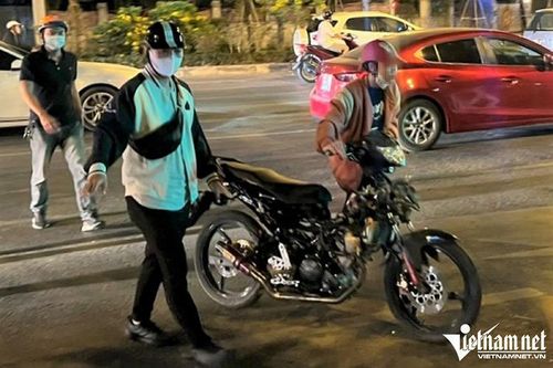 Cận cảnh xử lý loạt 'quái xế' nẹt pô trên đường Võ Chí Công