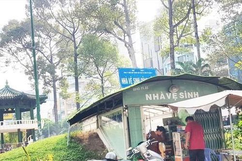 Khi nhà vệ sinh công cộng thiếu nghiêm trọng