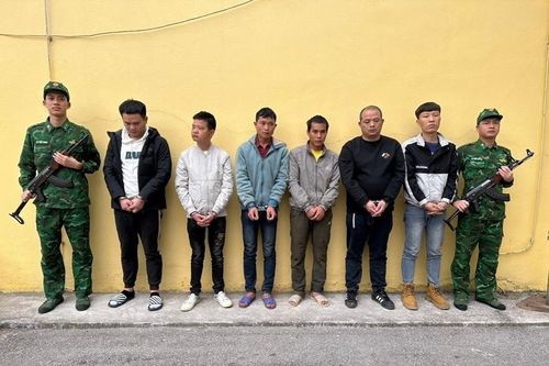 Bắt giữ các đối tượng đưa người nhập cảnh trái phép