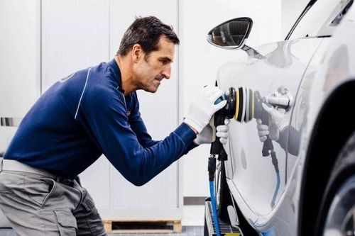Bugatti mất tới 700 giờ để sơn thủ công một chiếc xe