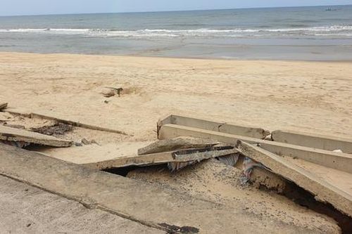 Biển Nhật Lệ nhếch nhác trước mùa du lịch