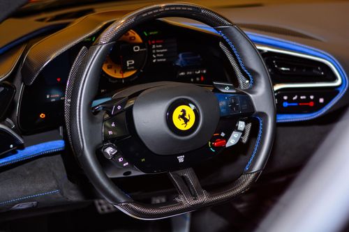 Sửa lỗi dính nút trên xe Ferrari tốn 10.000 USD