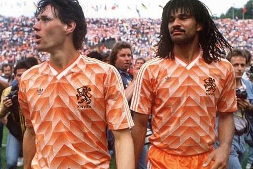Van Basten bị người thầy cũ lừa dối