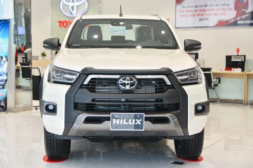 Toyota Hilux 2023 mở bán tại Việt Nam, tăng giá gần 180 triệu đồng
