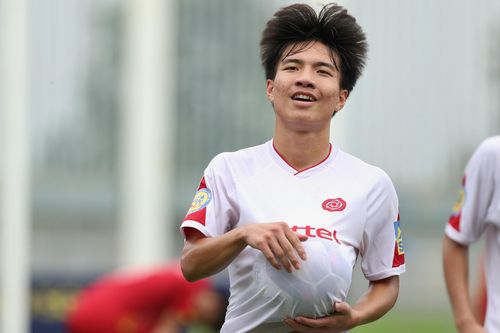Cầu thủ ăn mừng gây tranh cãi ở giải U17 Quốc gia