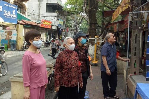 Cần có giải pháp cho vỉa hè không đủ điều kiện sắp xếp