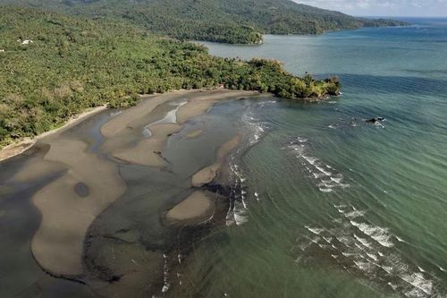 Philippines tìm thấy xác tàu nhiên liệu trong vụ tràn dầu