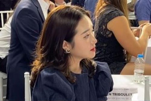 Cực kỳ kín tiếng trên MXH, bà xã Lương Xuân Trường nay lộ diện nhan sắc sau kết hôn lập tức gây chú ý