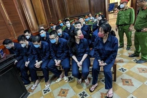 Xét xử sơ thẩm 16 bị cáo liên quan vụ sát hại trùm giang hồ Quân 'xa lộ'