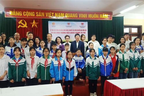 Thái Nguyên: Trao 75 triệu đồng học bổng tặng học sinh vượt khó học tốt