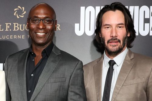 Keanu Reeves tưởng nhớ bạn diễn trên thảm đỏ 'John Wick 4'