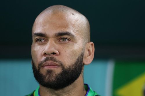 Dani Alves gặp bất lợi