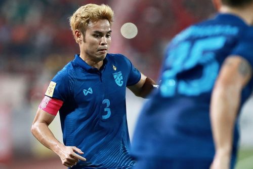 Theerathon Bunmathan bị tố chơi bẩn ở Thai League 1