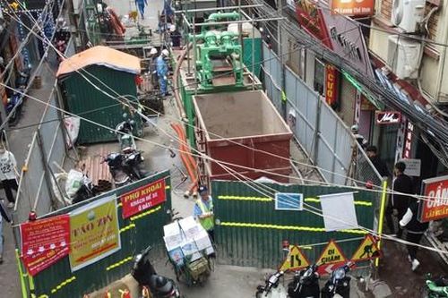 Nhồi thêm 'lô cốt' vào các tuyến đường hay ùn tắc ở Hà Nội