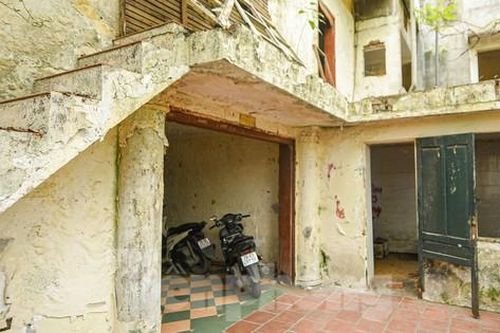 Cảnh mục nát bên trong dự án cải tạo khu tập thể cũ 'đắp chiếu' sau 5 năm