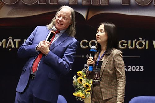 Tác giả 'Năng đoạn kim cương' tiết lộ về cuốn sách bán hơn 3 triệu bản