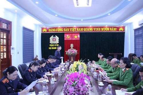 Trực tiếp kiểm sát việc thi hành án phạt tù tại Trại giam Số 5, Bộ Công an