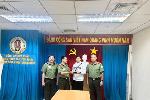 Nhận lại tài sản đánh rơi, nam hành khách cảm động viết thư cảm ơn lực lượng Công an