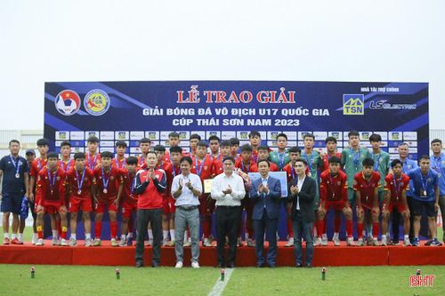 U17 Hồng Lĩnh Hà Tĩnh - từ 'chú lính chì' đến ngôi vị á quân quốc gia
