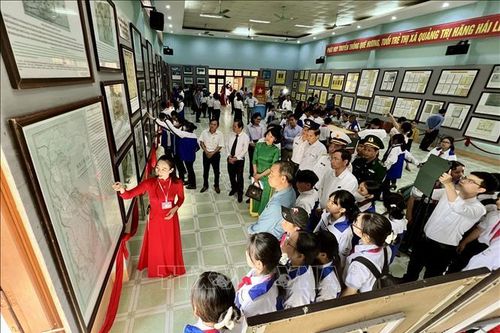 Triển lãm lưu động bản đồ và tư liệu về Hoàng Sa, Trường Sa tại Quảng Trị
