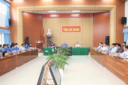 Thủ tướng Chính phủ Phạm Minh Chính đối thoại với thanh niên toàn quốc