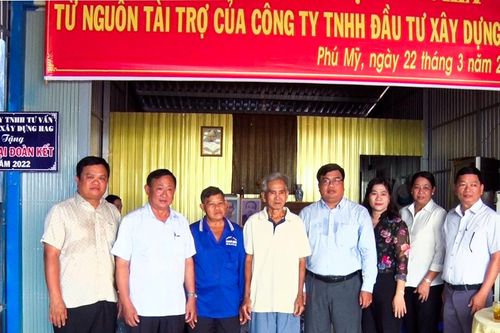 UBMTTQVN tỉnh An Giang trao 4 căn nhà Đại đoàn kết cho hộ nghèo huyện Phú Tân