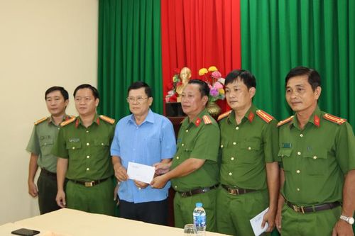 Cảnh sát khu vực bị tấn công: Biểu dương tinh thần đấu tranh không khoan nhượng với tội phạm